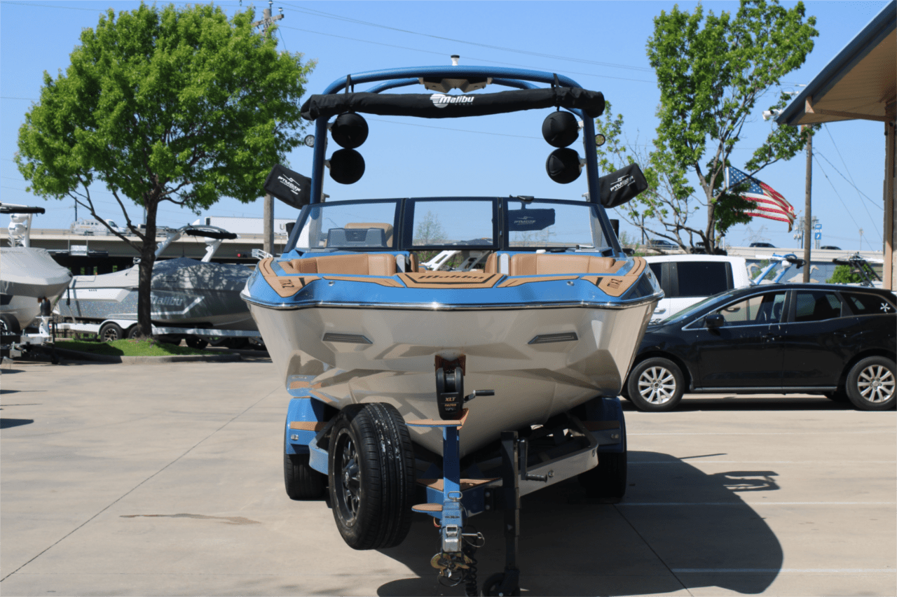2022 Malibu 24 MXZ Icon