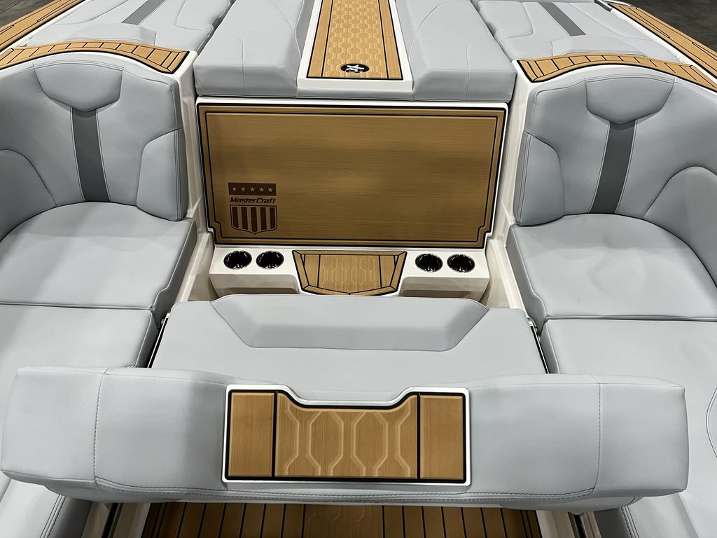 2024 MasterCraft XT25