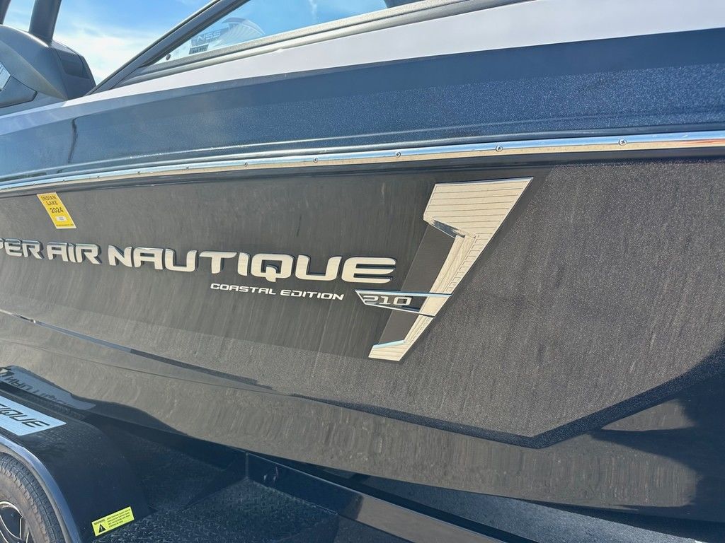 2015 Nautique 210