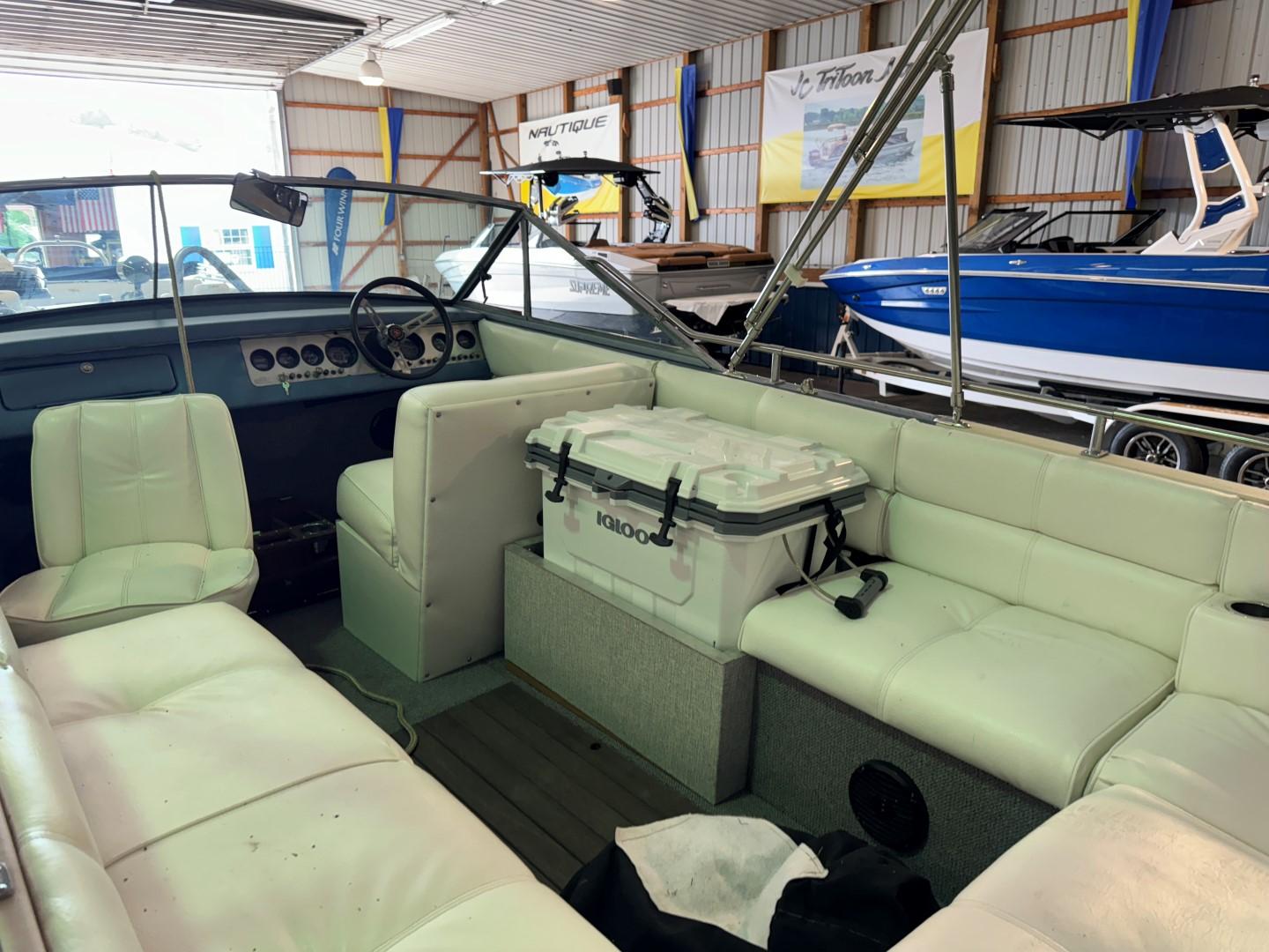 1985 Century Cardel V-drive classic inboard