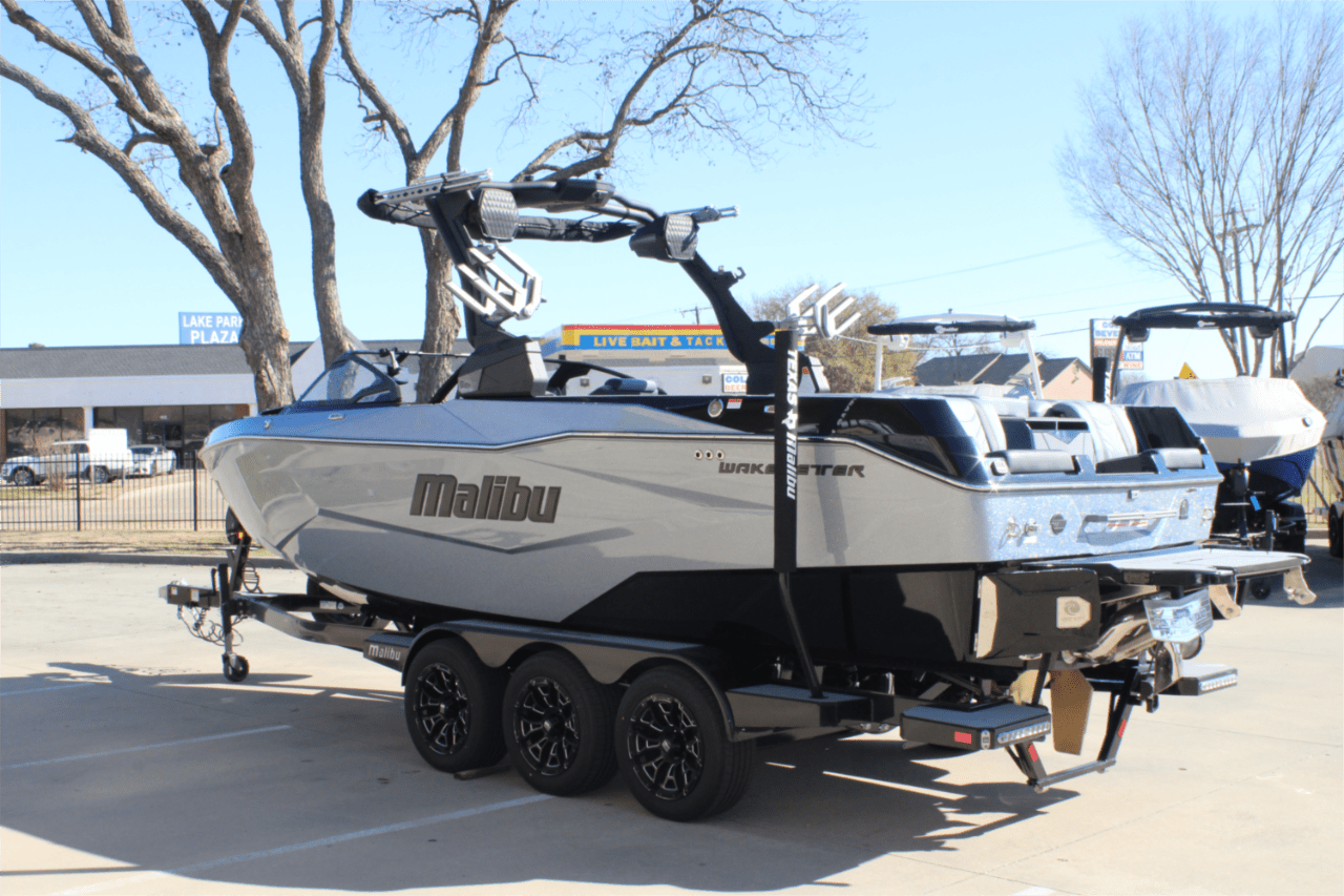 2025 Malibu 25 LSV