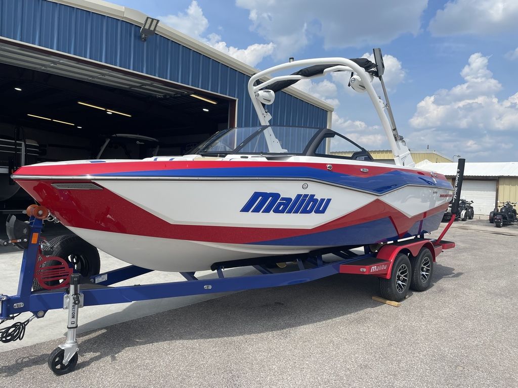 2024 Malibu Boats 22 LSV