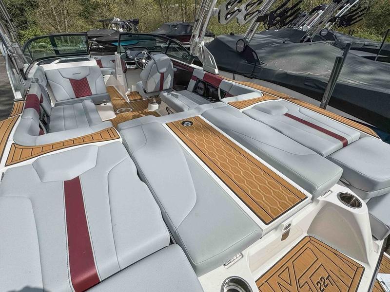 NEW 2024 MasterCraft XT22 T