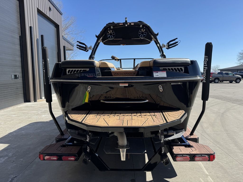 2022 MOOMBA Makai