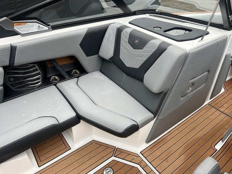2021 Nautique G23