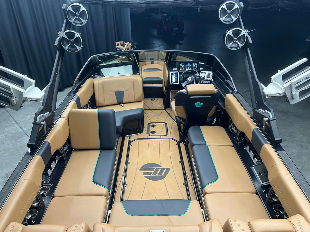 2021 Malibu Boats LSV