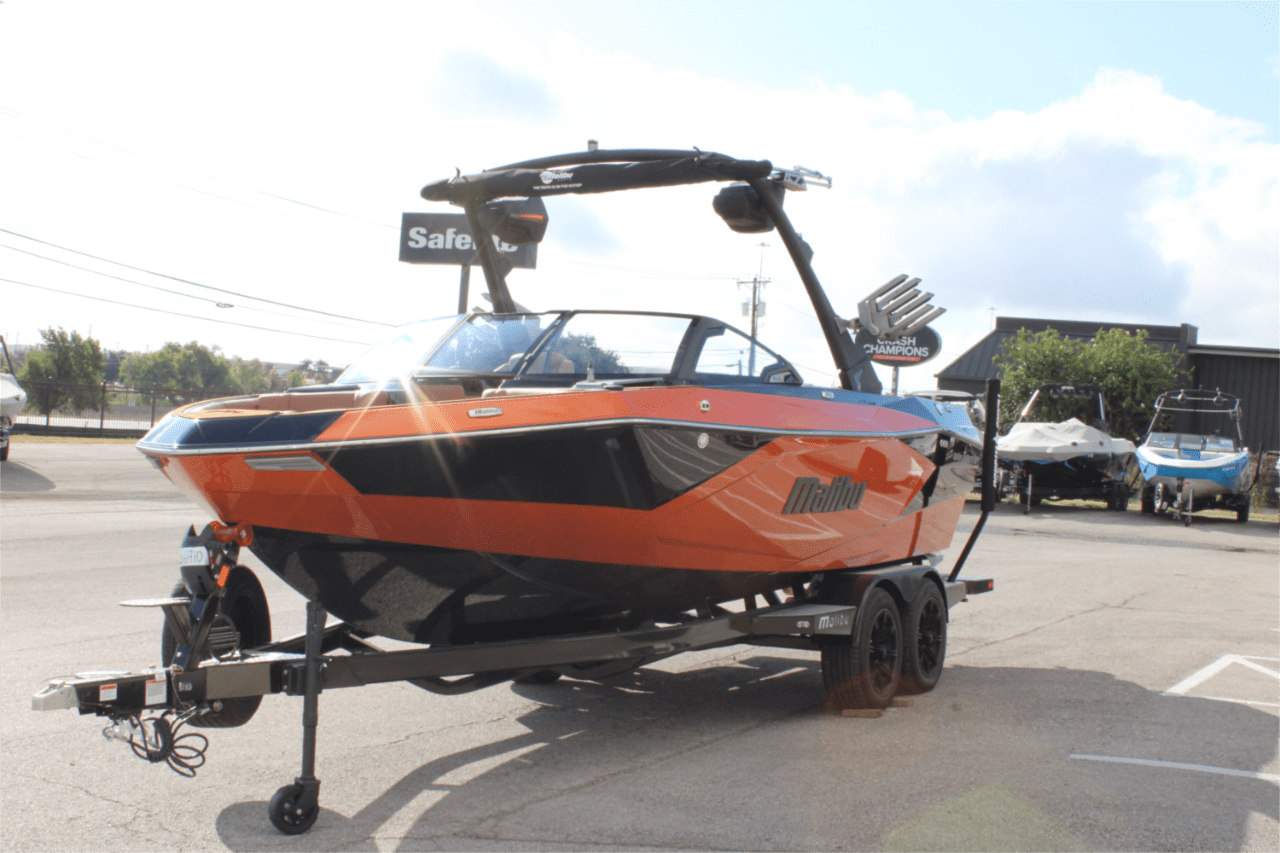 2025 Malibu 23 LSV