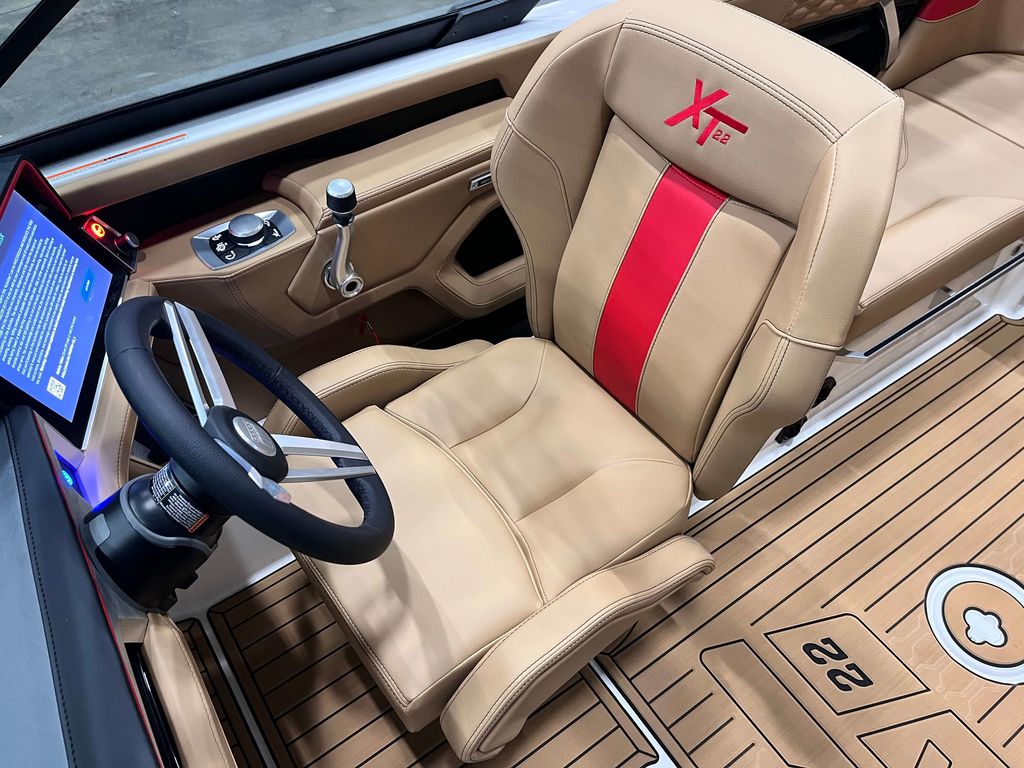 2025 MasterCraft XT22