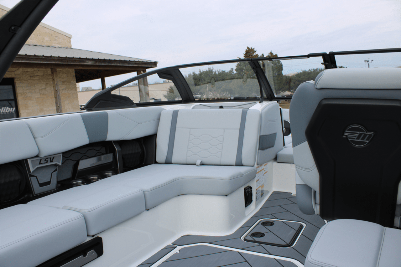 2025 Malibu 23 LSV