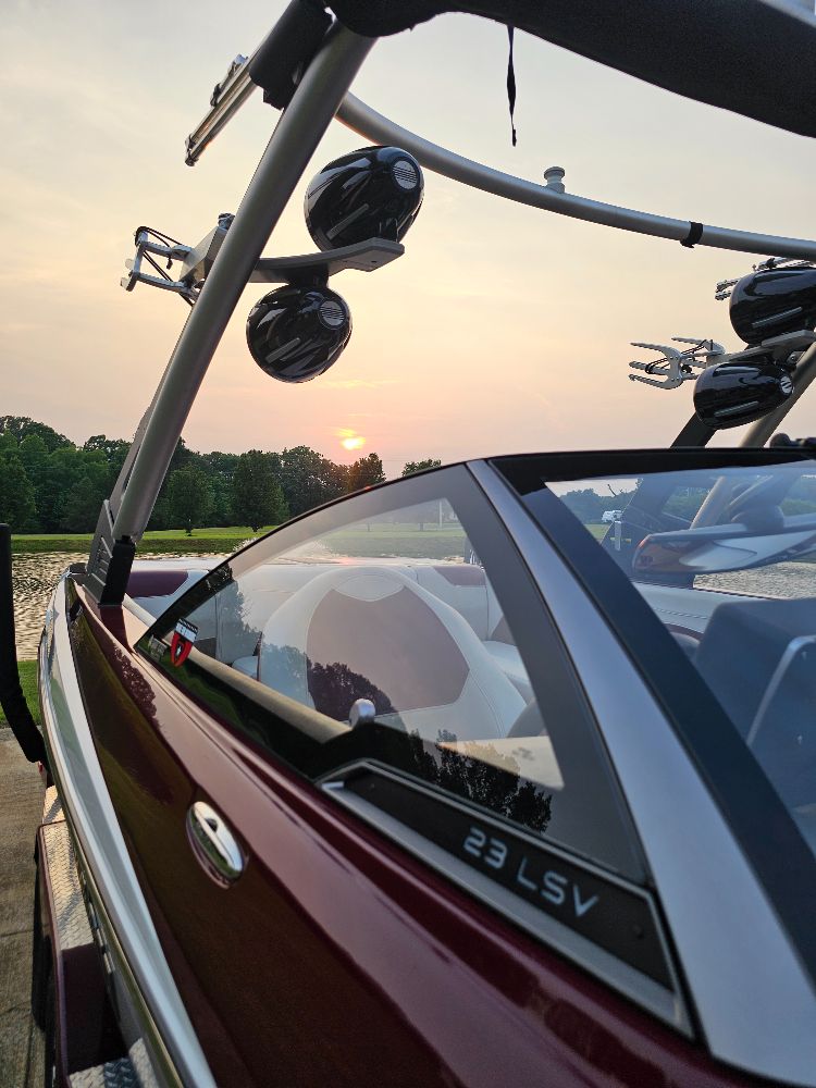 2018 Malibu 23 LSV