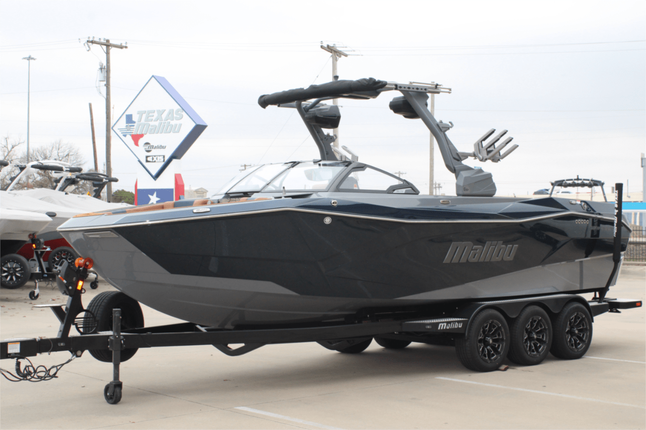 2025 Malibu 26 LSV