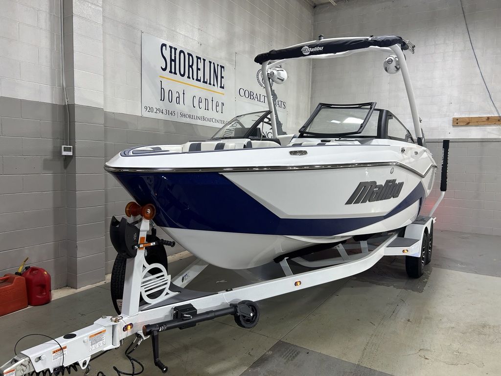 2024 Malibu Boats 22 LSV Icon