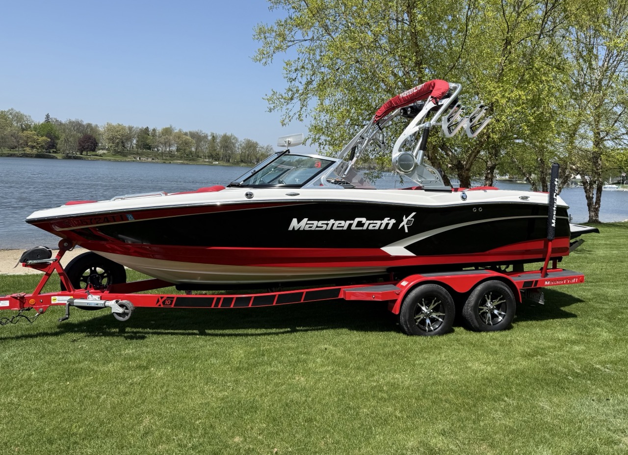 2014 Mastercraft X10 Gen2 surf and only 144 hours