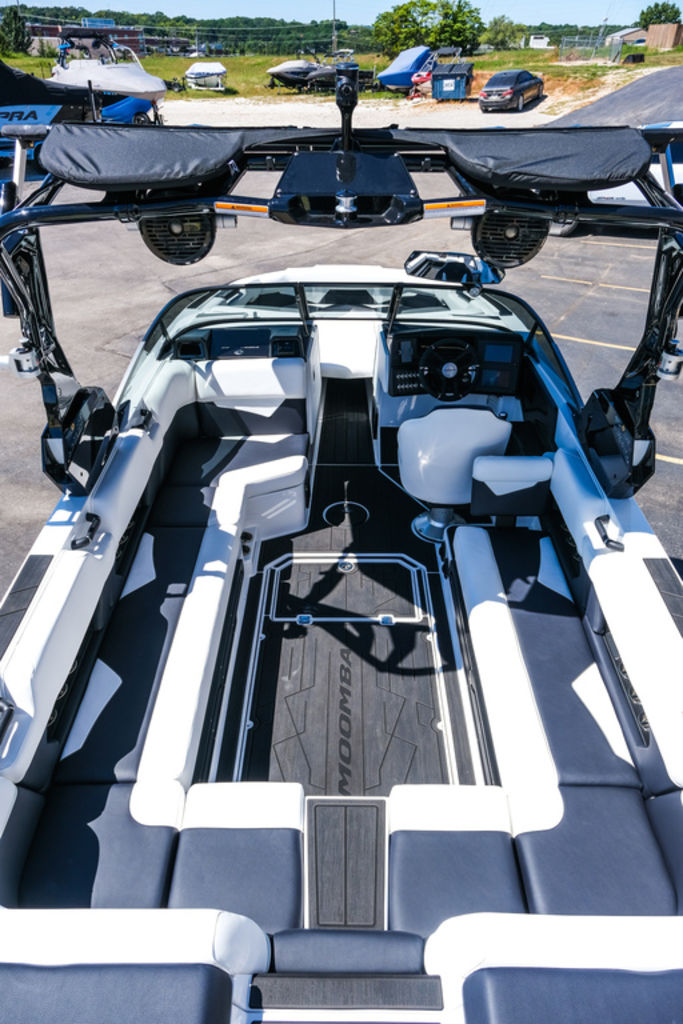 2025 MOOMBA MAKAI