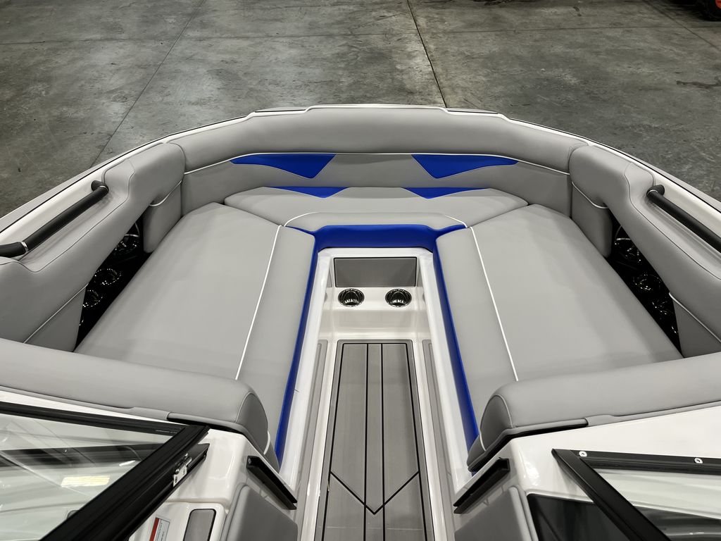 2023 MOOMBA Makai