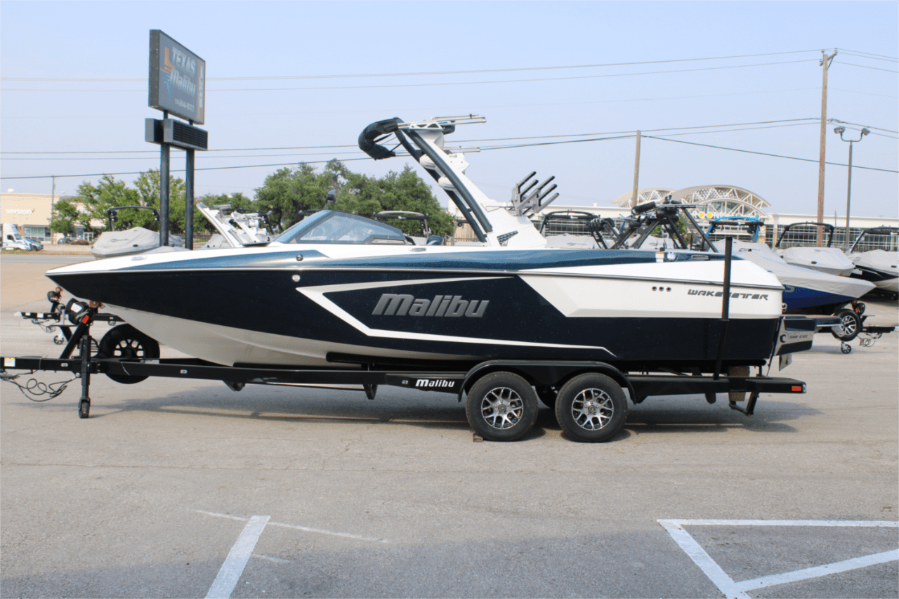 2023 Malibu 24 MXZ