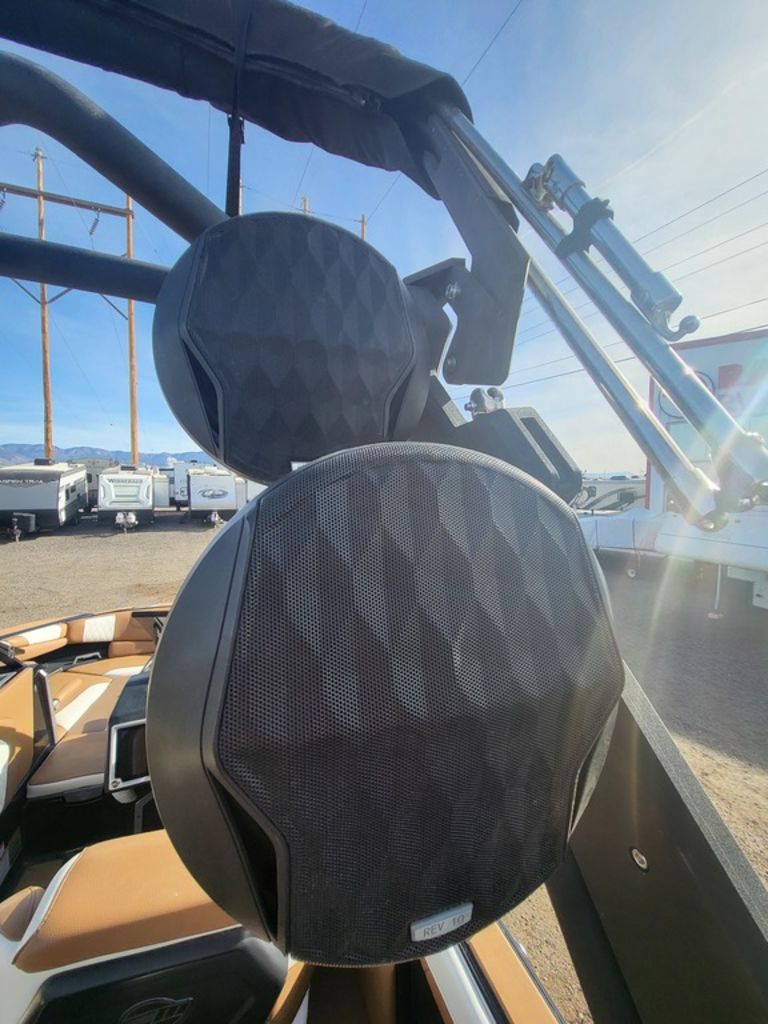 2022 Malibu Boats M240
