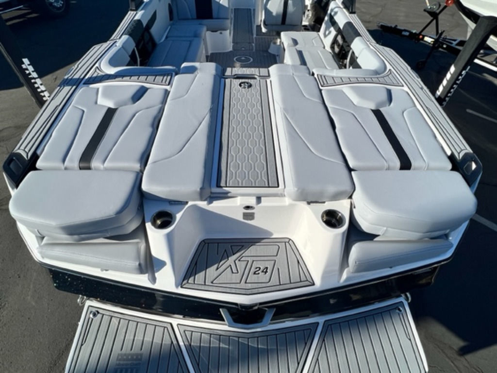 2024 Mastercraft XT24