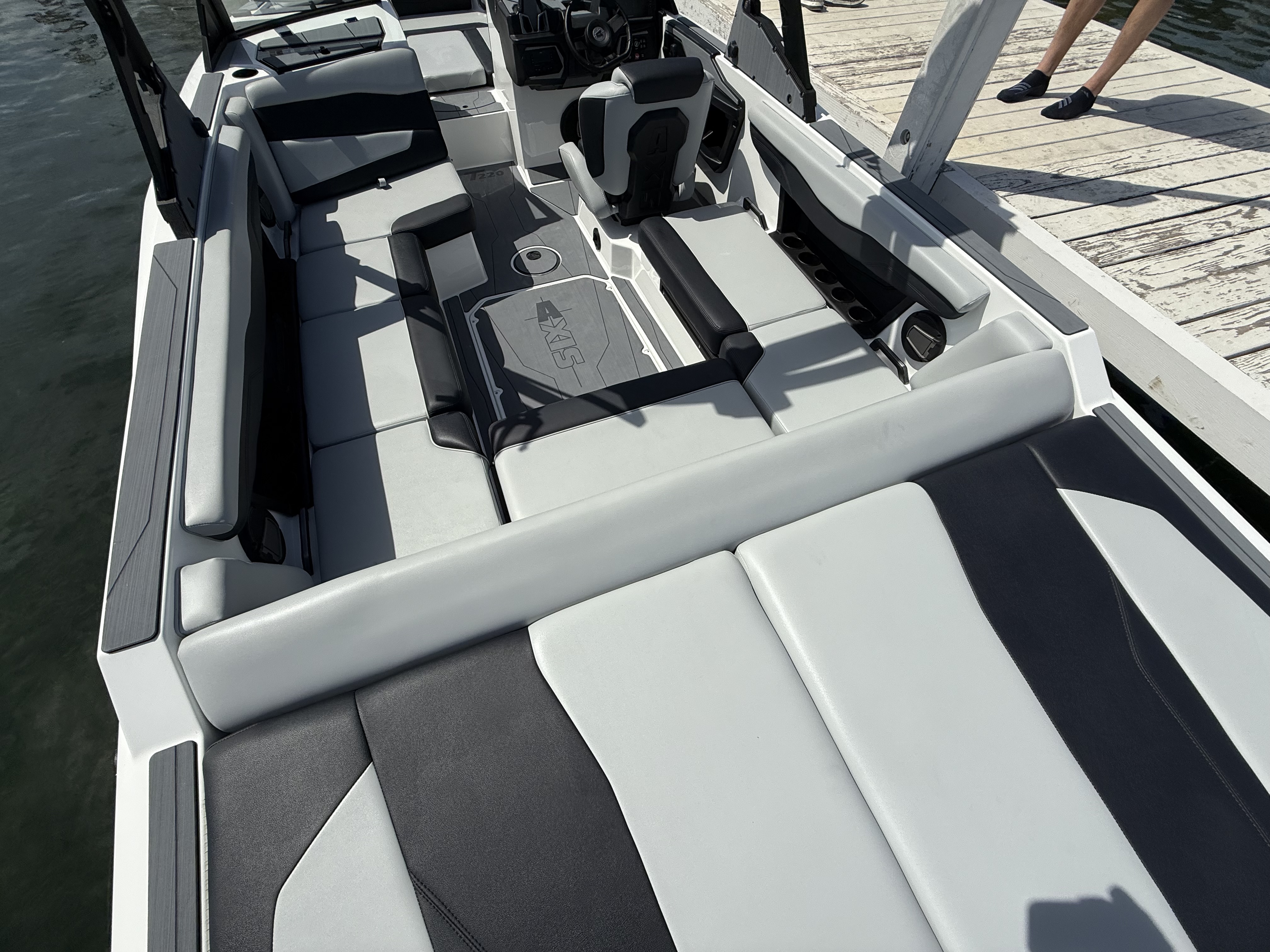 2025 Axis T220