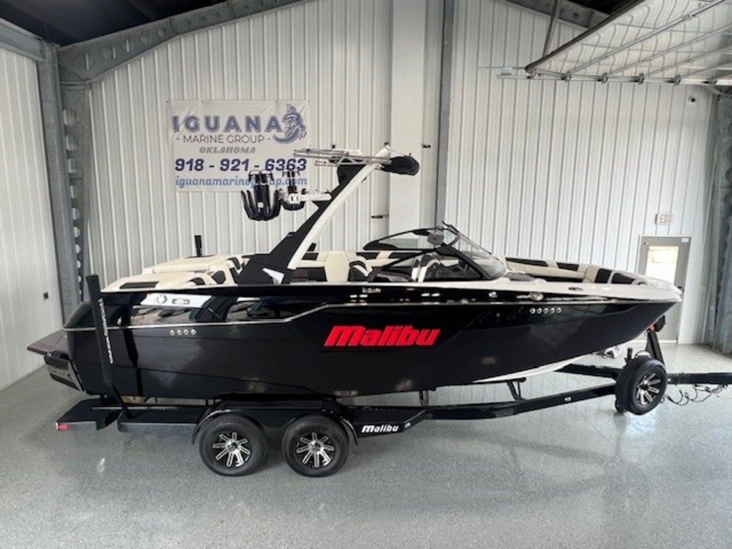 2024 Malibu Boats M220