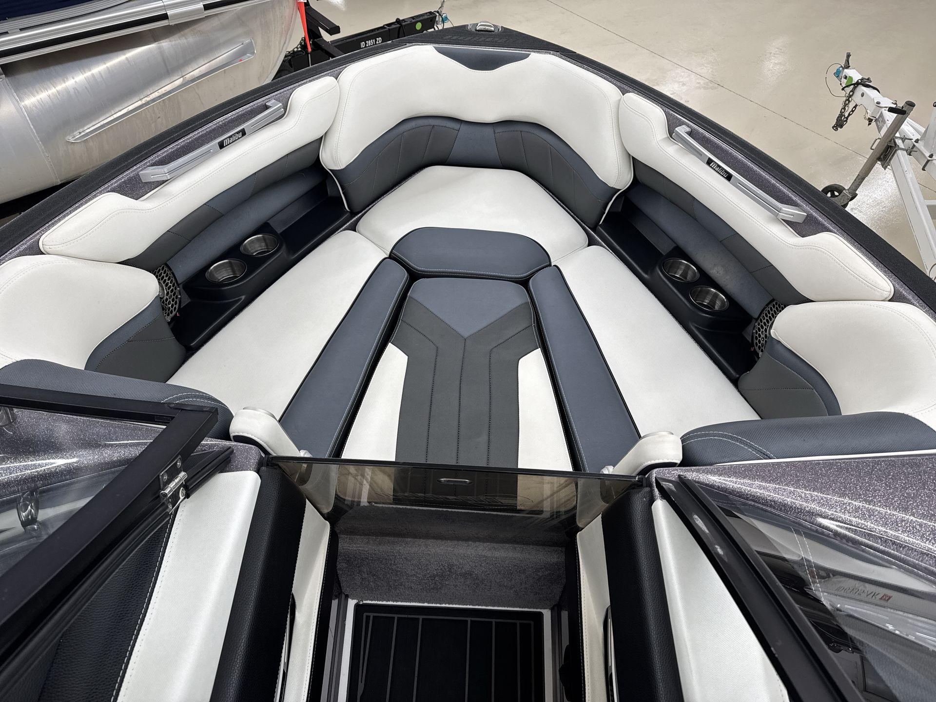 2016 Malibu 25 LSV
