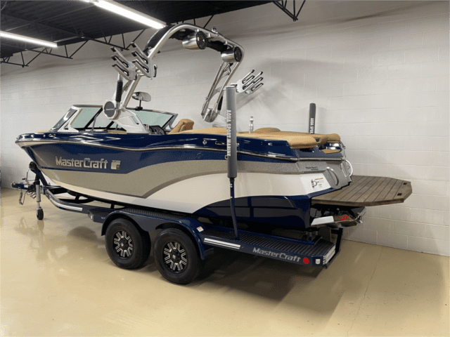 2018 MASTERCRAFT XT21 – ONLY 38 HOURS!