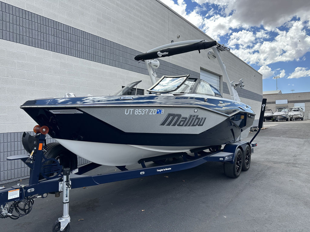 2023 Malibu Boats 22 LSV