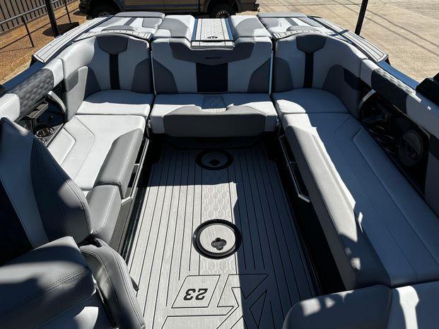 2024 MasterCraft XT23