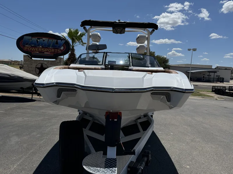 2025 Malibu 23 MXZ