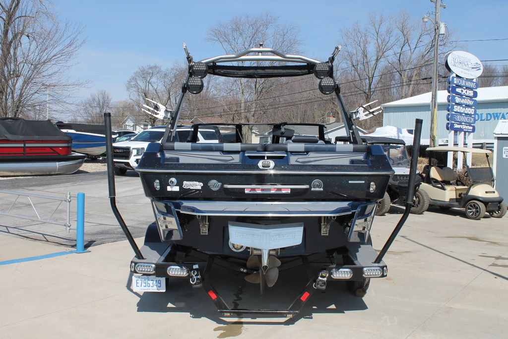 2023 Malibu Boats 21 LX