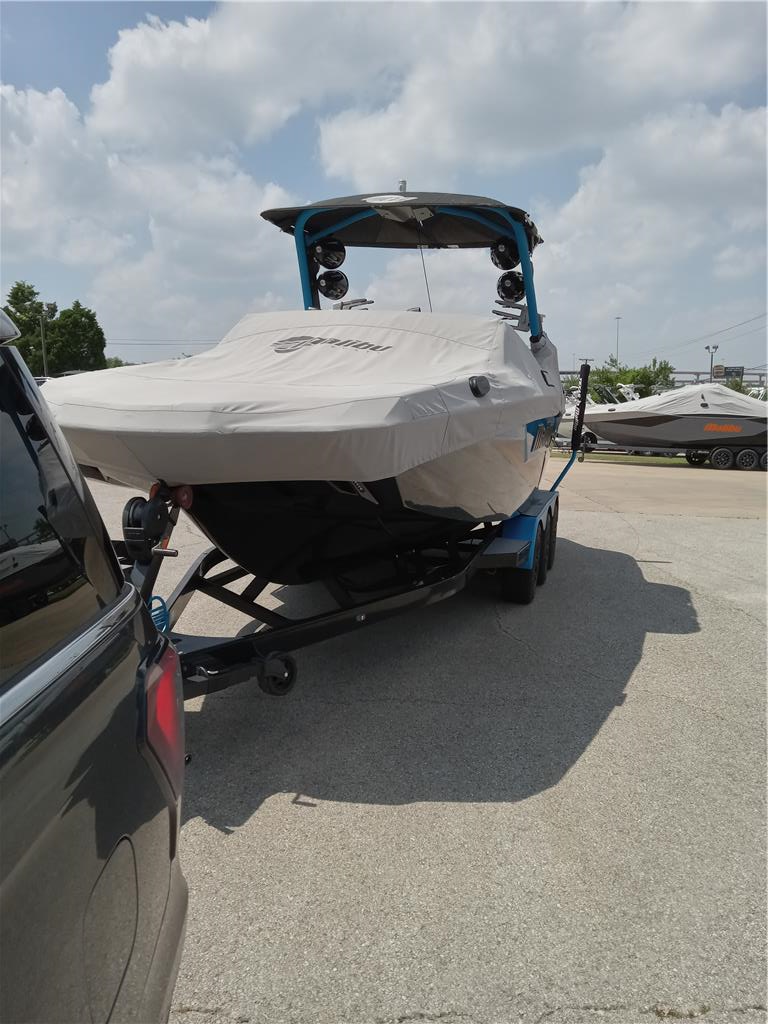Great Condition 2021 Malibu M240 Icon