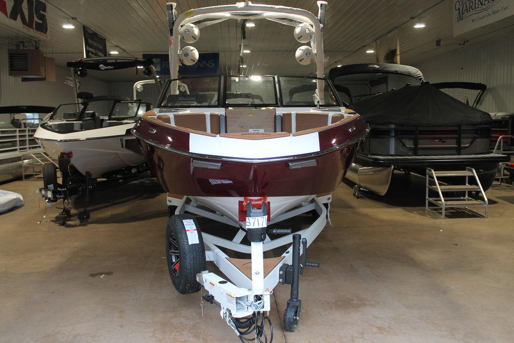 2025 Malibu 23 LSV