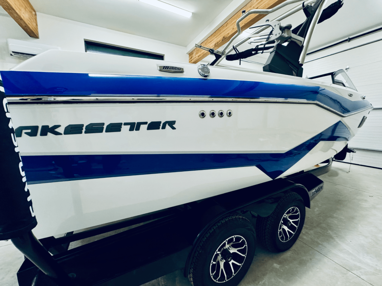 2023 Malibu 22 LSV Icon