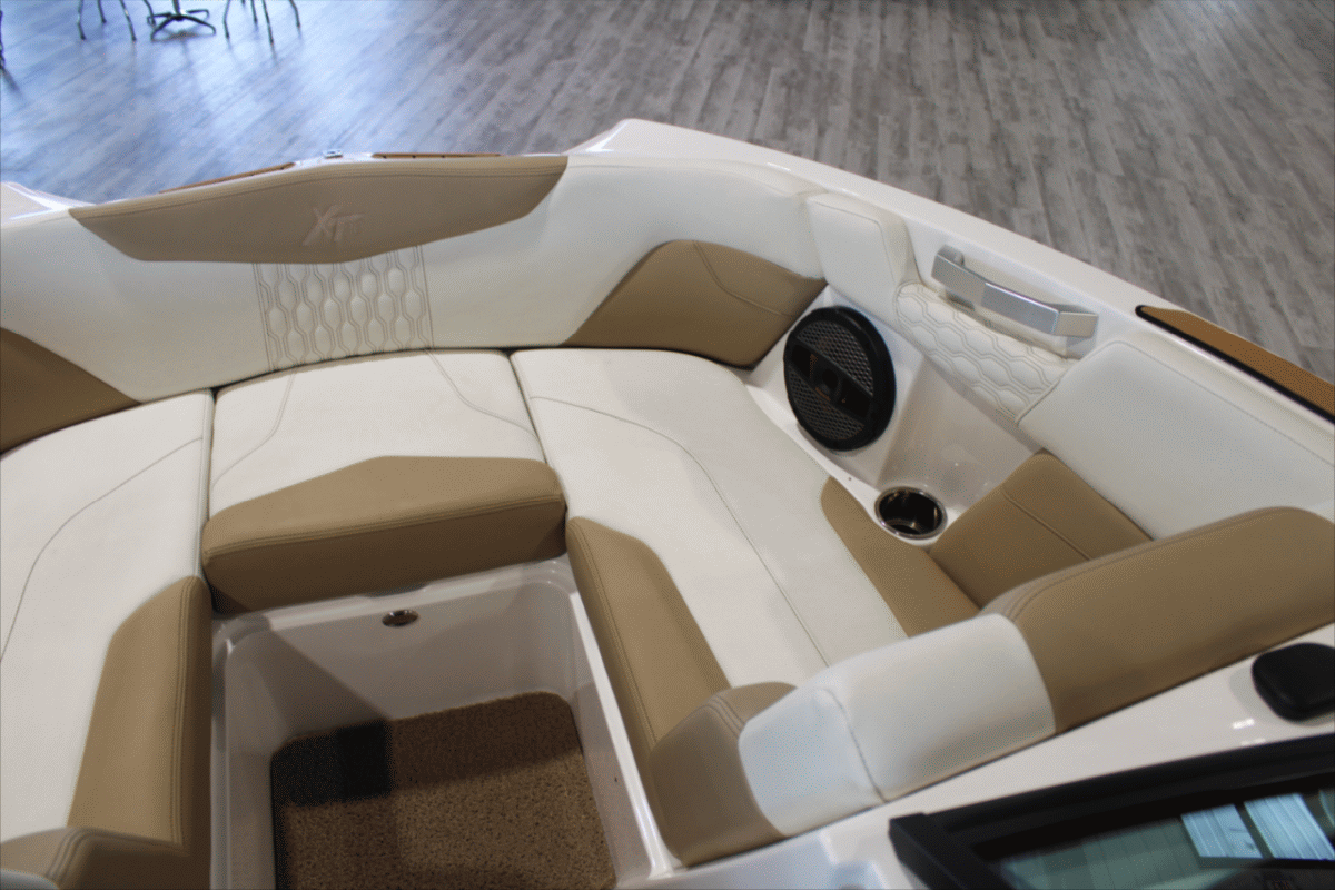 2023 MasterCraft XT20