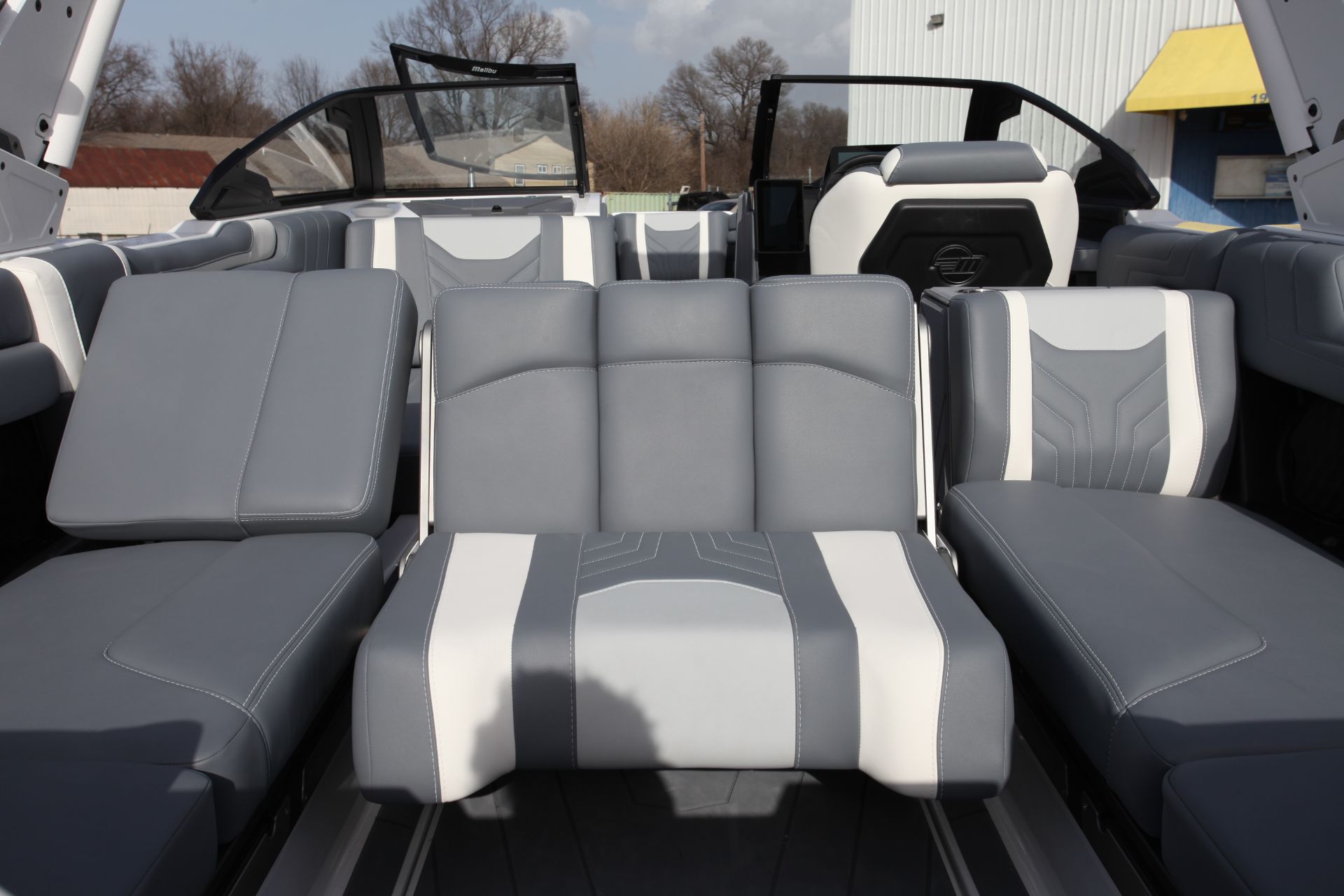  Malibu 25 LSV