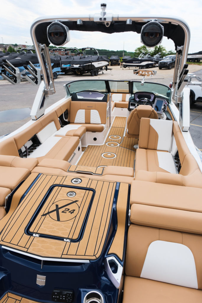 2023 MasterCraft X24  NEW DEALER DEMO HUGE DISCOUNT CALL!! Icon