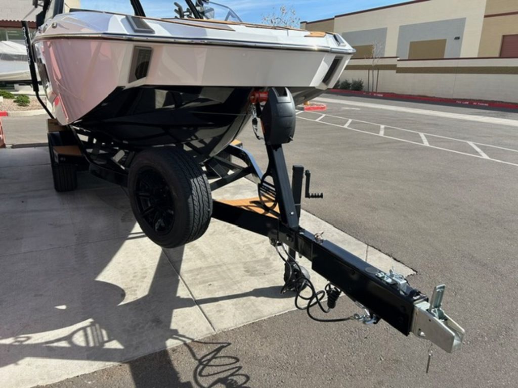 2025 Malibu Boats M230