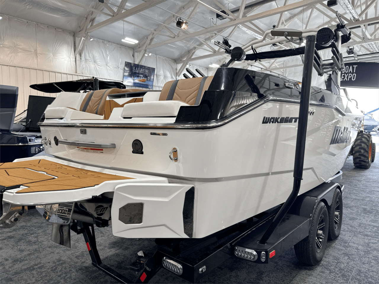 2025 Malibu 25 LSV