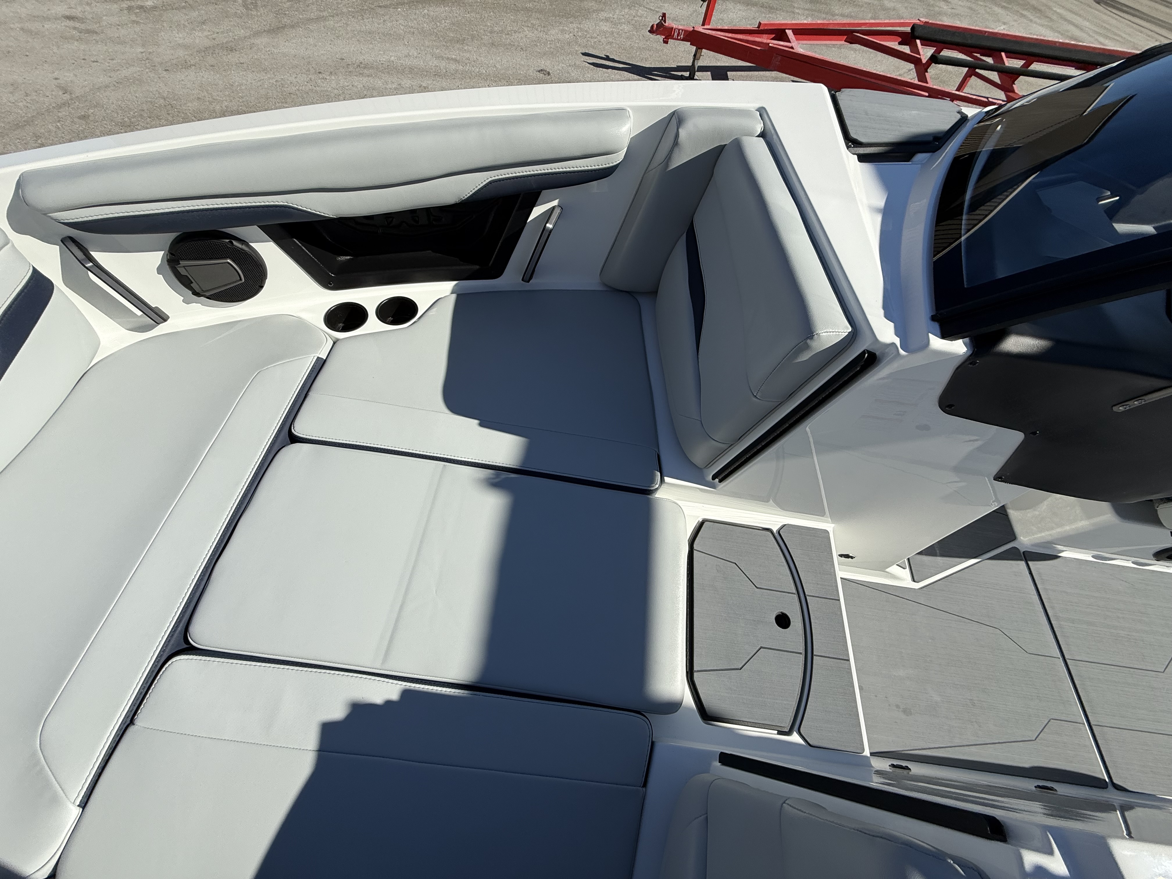 2025 Axis T250