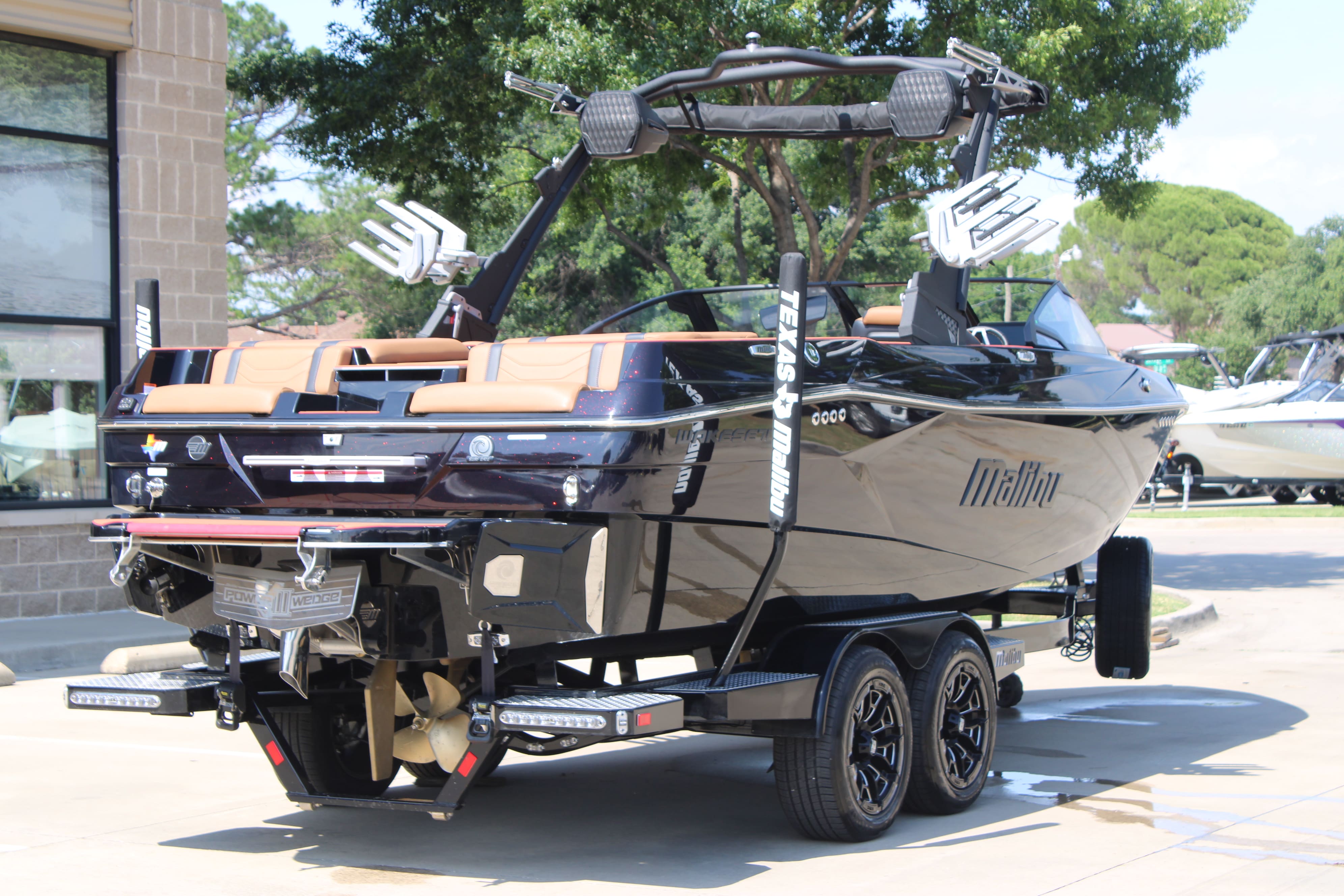 2025 Malibu 23 LSV