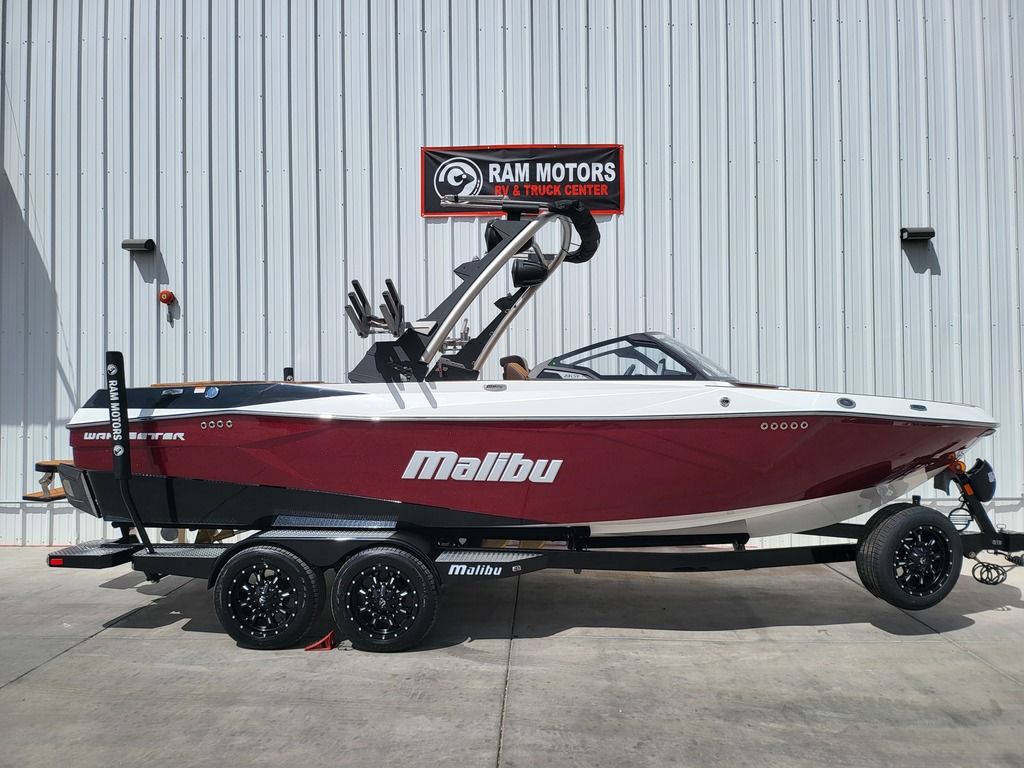 2025 Malibu Boats 23 LSV