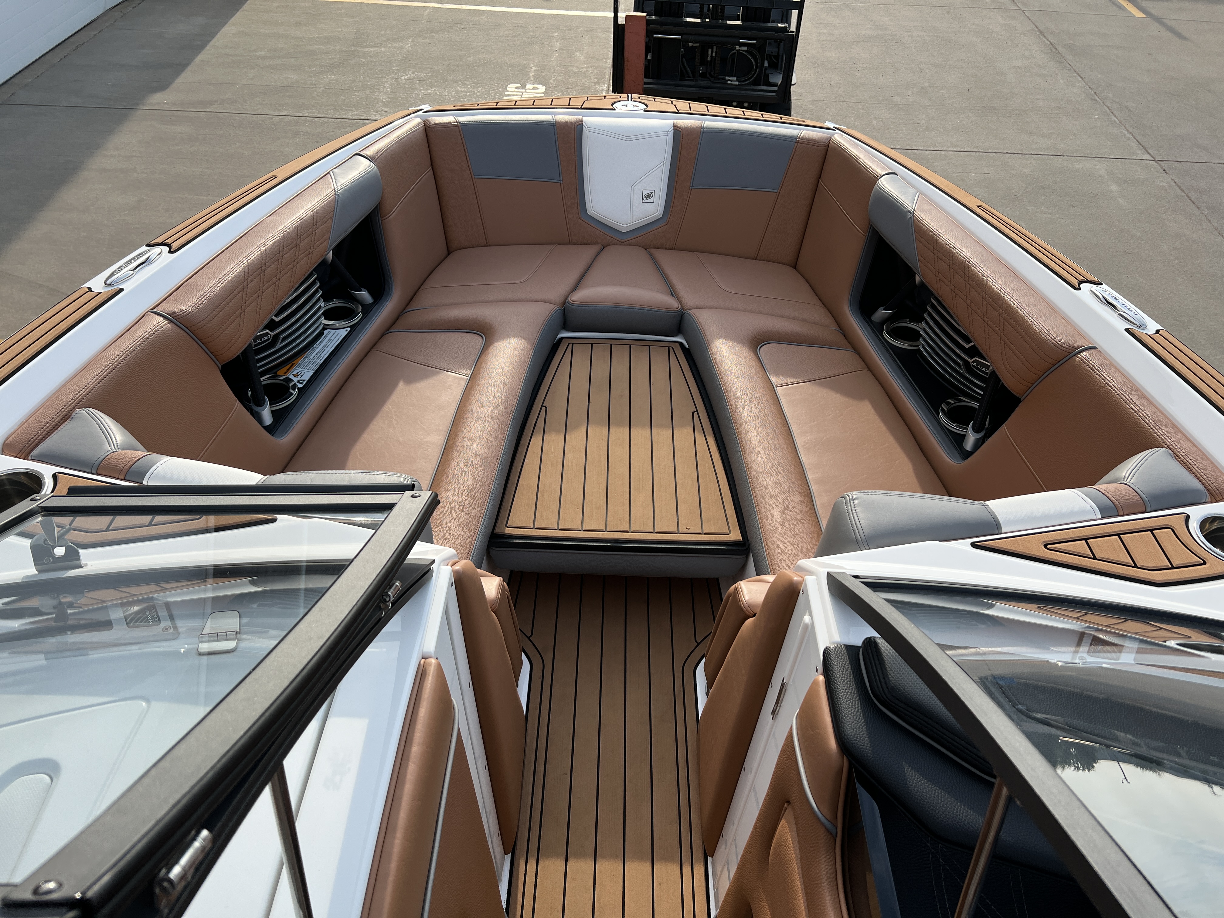 2018 NAUTIQUE G25 * XR7 * TANDEM AXLE TRAILER 