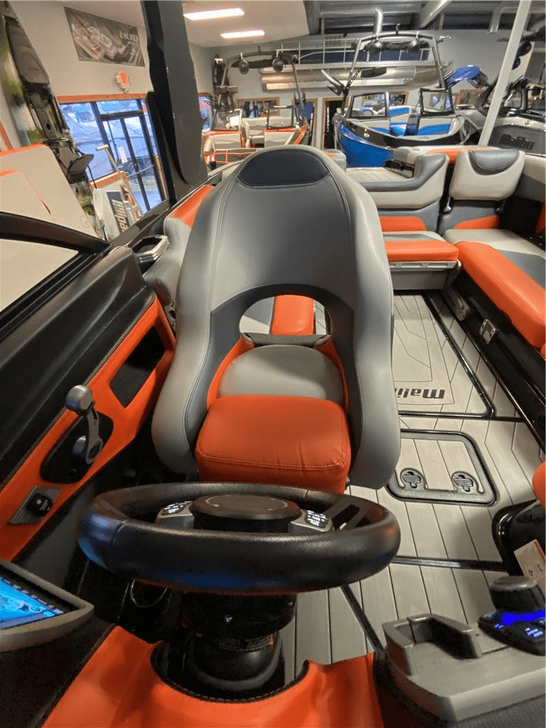 2018 Malibu Boats M235