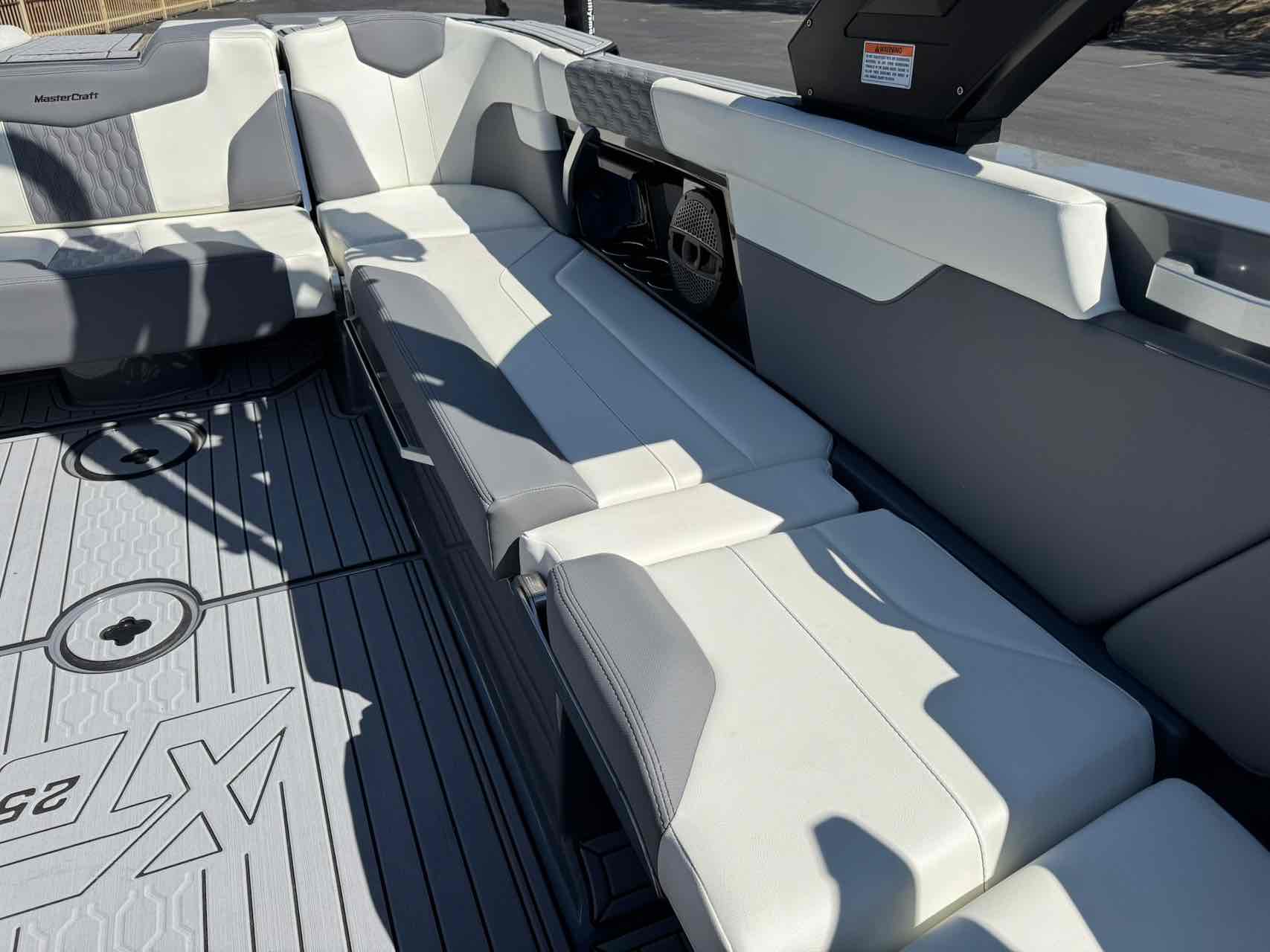 2024 MasterCraft XT25