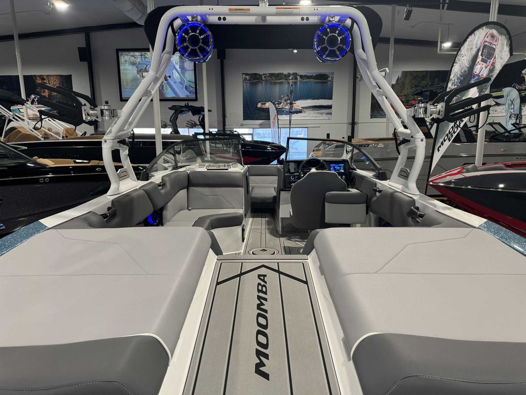 2025 MOOMBA Max
