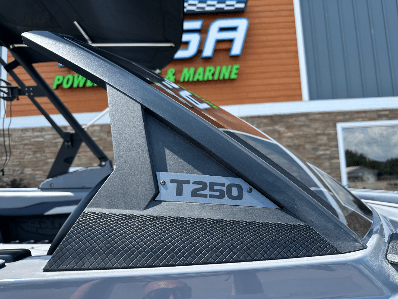 2025 Axis T250