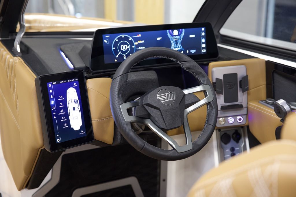 2025 Malibu Boats M242