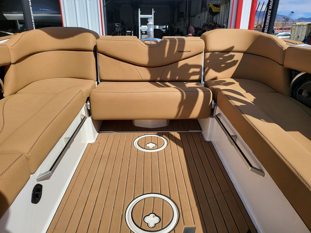 2019 MasterCraft XT23
