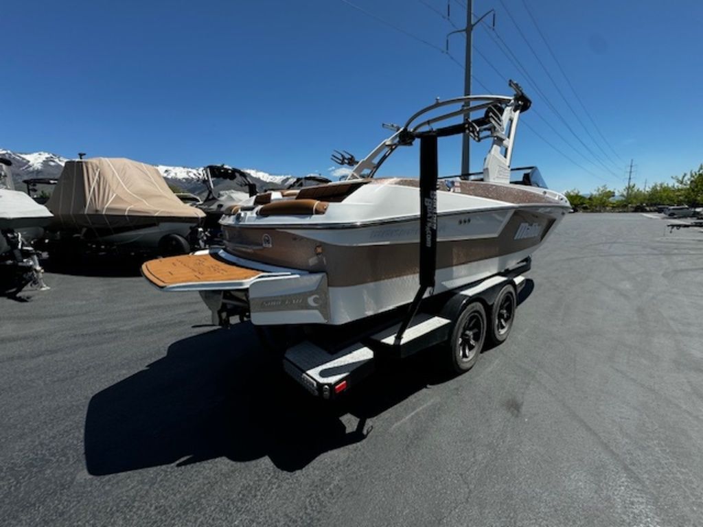 2020 Malibu Boats 23 MXZ Icon