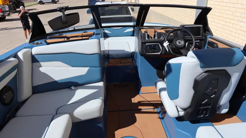2025 AXIS T250